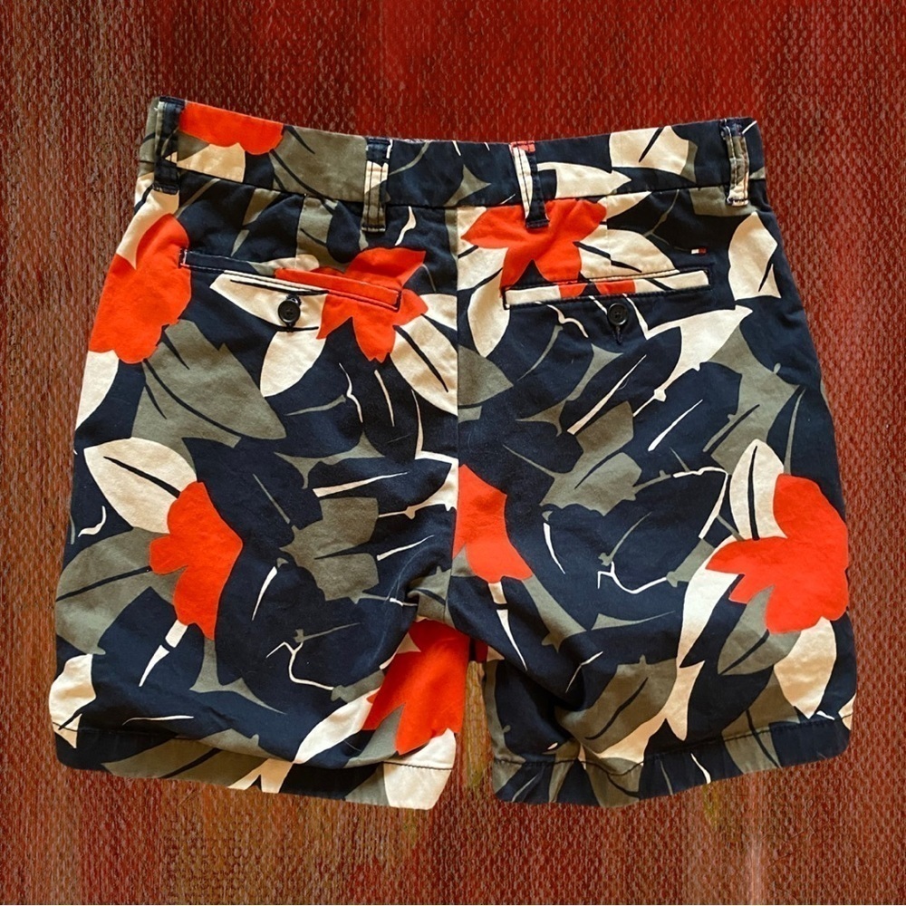 TOMMY HILFIGER Women’s Floral Chino Shorts - Picture 2 of 14